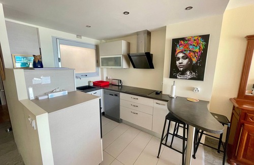 Les Sables d'Olonne Apartment | Oceanfront T3 Apartment: Balcony, Sea Views, Central Beach Location, les Sables d'Olonne