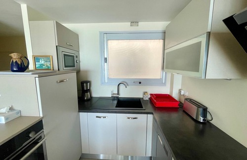 Les Sables d'Olonne Apartment | Oceanfront T3 Apartment: Balcony, Sea Views, Central Beach Location, les Sables d'Olonne