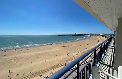 Les Sables d'Olonne Apartment | Oceanfront T3 Apartment: Balcony, Sea Views, Central Beach Location, les Sables d'Olonne