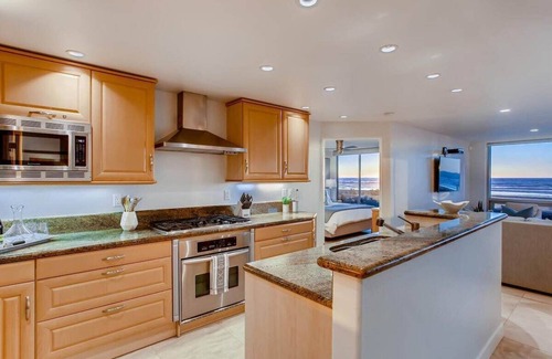 Central Mission Beach Condo | Oceanfront Gem | Ocean Views for Days