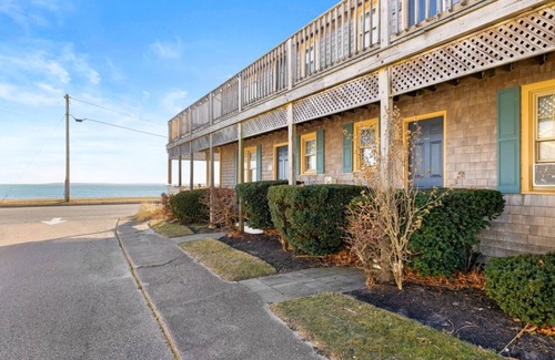 Falmouth Apartment | Oceanfront Getaway | 2 Double Beds & Kitchenette