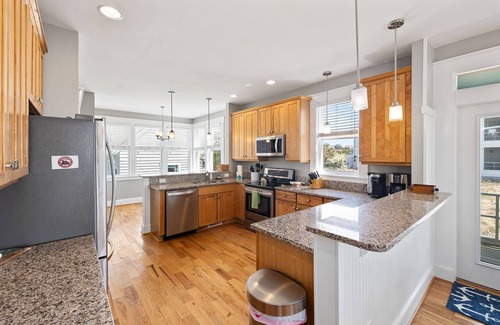 South Beach House | Oceanfront Home in Ideal Location on South Beach. BHI & Shoals Clubs Available.