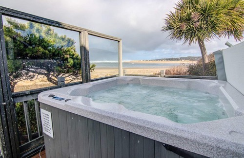 Waldport House | Oceanfront Home with Hot Tub on Miles Of Sandy Beach!