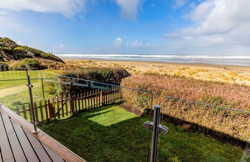 Waldport House | Oceanfront Home with Hot Tub on Miles Of Sandy Beach!