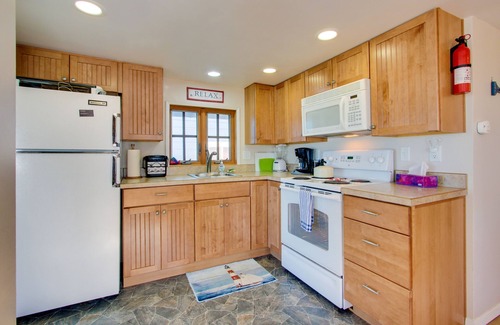Newport House | Oceanfront Home with Ocean Views - Walking Distance to Eateries and Shops