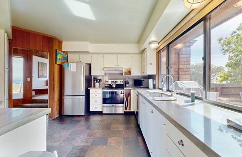Sea Ranch House | Oceanfront Home with Private Hot Tub & Deck, Beach Access & Shared Pools/Tennis