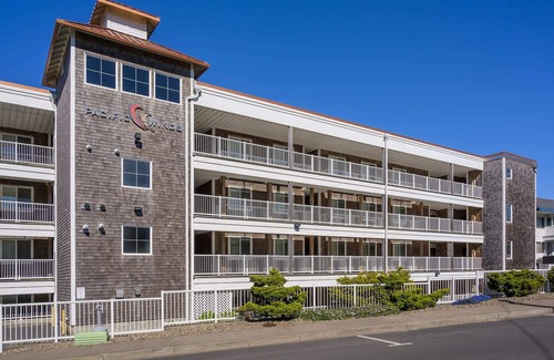 Lincoln City Condo | Oceanfront, Hot Tub, Onsite Pool - Pacific Pearl