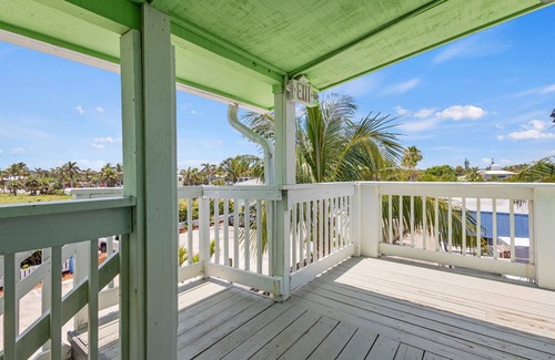 Fort Pierce Apartment | Oceanfront Inn Room #10- Standard Room - King Bed
