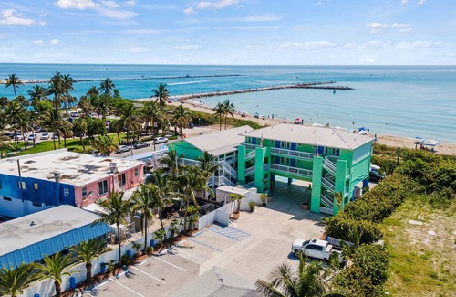 Fort Pierce Apartment | Oceanfront Inn Room #10- Standard Room - King Bed