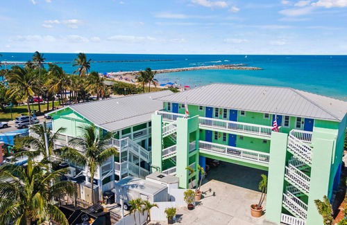 Fort Pierce Apartment | Oceanfront Inn Room #10- Standard Room - King Bed