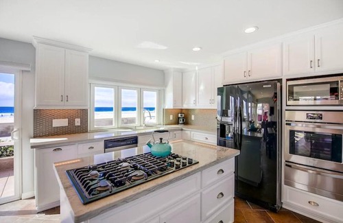 Central Mission Beach Condo | Oceanfront Luxury, Large Patio, All Glass, Garage