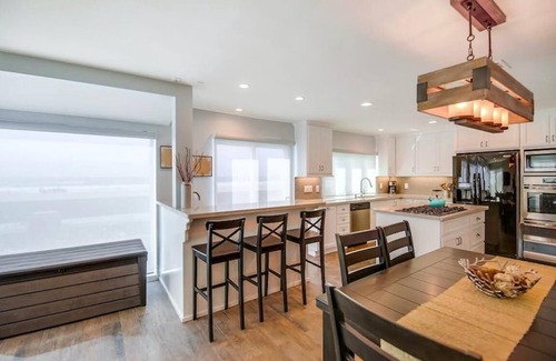 Central Mission Beach Condo | Oceanfront Luxury, Large Patio, All Glass, Garage