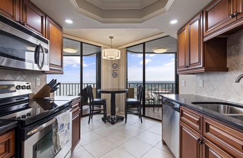 Myrtle Beach Condo | Oceanfront Maisons-sur-Mer Condo with Views! Views! Views