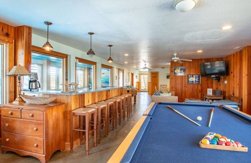 Nags Head House | Oceanfront, Nags Head NC - 13 bedrm home w historic charm + modern conveniences