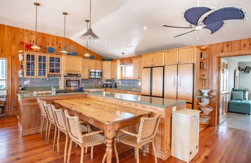 Nags Head House | Oceanfront, Nags Head NC - 13 bedrm home w historic charm + modern conveniences