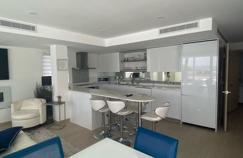 Lauderdale Beach House | Oceanfront Oasis