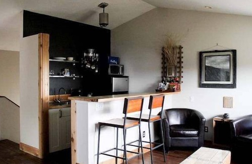 Long Beach Hotel | Oceanfront Oasis: Long Beach Retreat Near Discovery Trail! Pets Allowed, Pool.