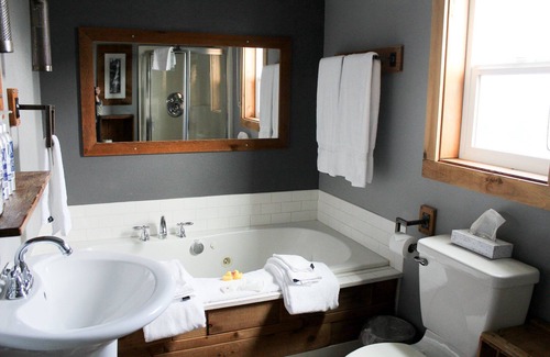 Long Beach Hotel | Oceanfront Oasis: Long Beach Retreat Near Discovery Trail! Pets Allowed, Pool.