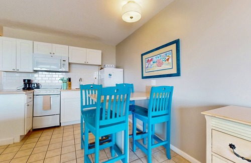 North Truro Apartment | Oceanfront oasis with kitchenette, bay-view patio & AC - dog-friendly