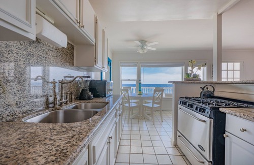 Eastern Malibu Apartment | Oceanfront on Dry Sandy Carbon Beach - Sandpiper
