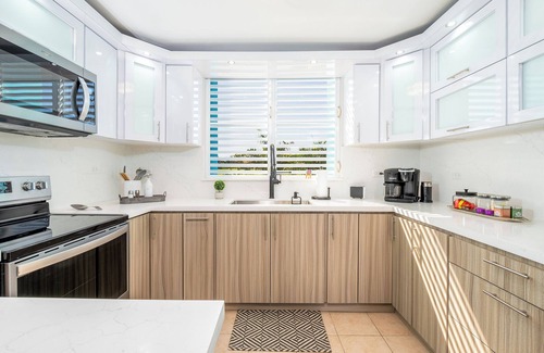 Guaniquilla Condo | Oceanfront Paradise: Completely Renovated Stunning Condo with Breathtaking Views