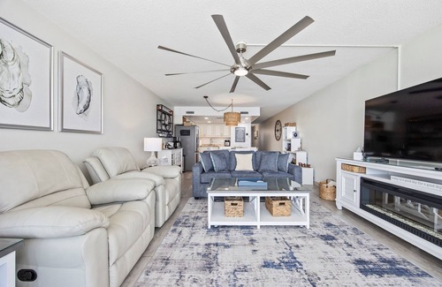 Garden City Condo | Oceanfront Penthouse Level! King bed Recliners Coffee Bar!
