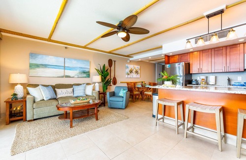 Honokowai Condo | Oceanfront Penthouse on Kaanapali Beach,1BR/1BA, A/C,Views of Lanai & Molokai