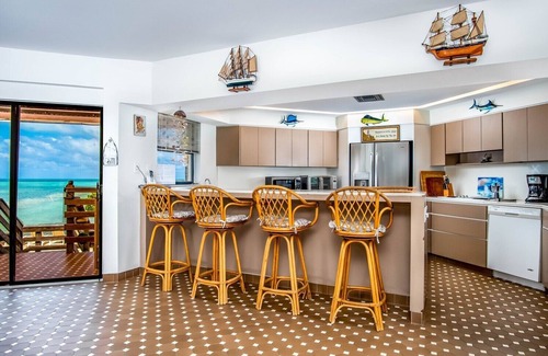 Islamorada House | Oceanfront, Pool, Dock. Checks all the boxes!