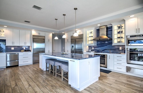 Marathon House | OCEANFRONT POOL HOUSE WITH 5 BEDROOM 3 BATH, SLEEPS 12 GUESTS.