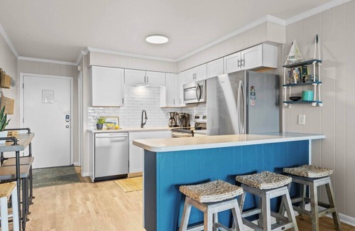 Morehead City Condo | Oceanfront | Pool | 2 Bedrooms