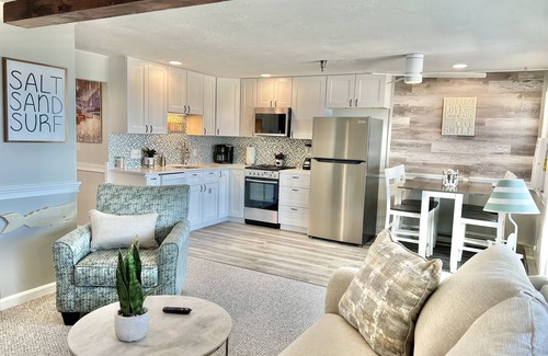 Hampton Condo | Oceanfront, private porch,unobstructed amazing panoramic views of Atlantic Ocean