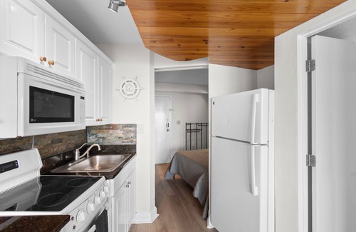 Myrtle Beach Condo | Oceanfront Relaxation at St Clements w/Pool