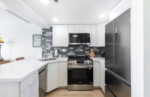 Waikiki Condo | Oceanfront Retreat at the Ilikai! Your island escape await!