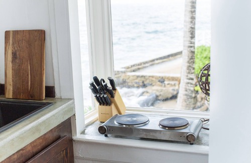 Hauula House | Oceanfront Romantic Couple's Getaway with Private Beach w/Full Living Amenities