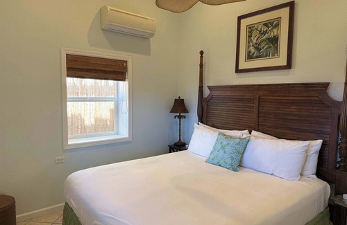 Kahana Bed & Breakfast | Oceanfront Royal Suite | Steps to Beach w. BBQ & Free Parking | Free Breakfast