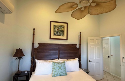 Kahana Bed & Breakfast | Oceanfront Royal Suite | Steps to Beach w. BBQ & Free Parking | Free Breakfast