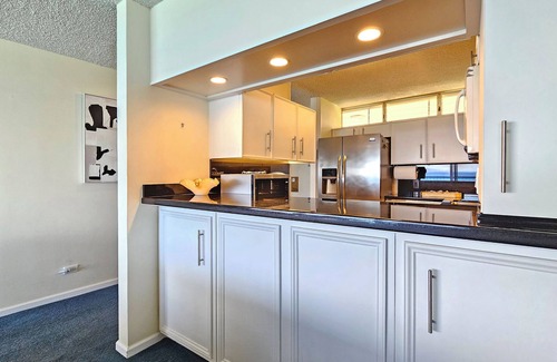 Diamond Head - Kapahulu - St. Louis Condo | Oceanfront Spacious Condo Sleeps 3 Stunning Ocean, Tropical Beach and Bay Views