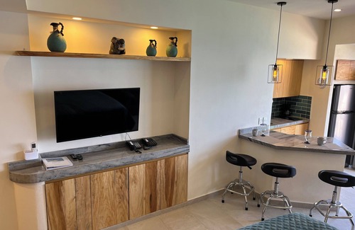 South Shore Hotel Area Condo | Oceanfront studio condo on Las Gemelas Beach Fully remodeled.