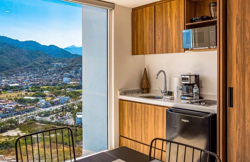 Las Glorias Apartment | Oceanfront studio with private balcony, rooftop infinity pool & gym