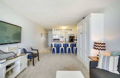 Lincoln City Condo | Oceanfront Suite - Top Floor - Pool and Sauna - Sleeps 6!