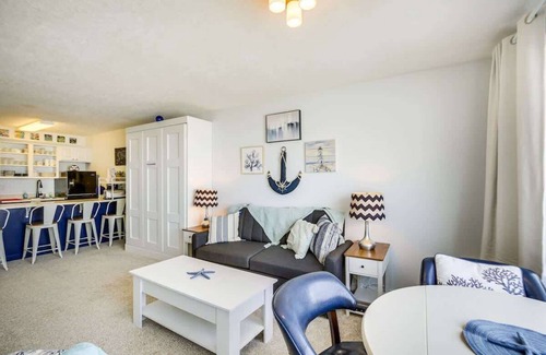 Lincoln City Condo | Oceanfront Suite - Top Floor - Pool and Sauna - Sleeps 6!