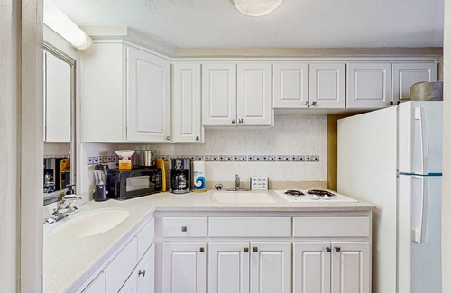 Ortona Park Hotel | Oceanfront suite with ocean view, beach access, gym & fast WiFi
