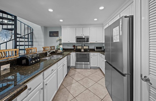 Isle of Palms Condo | Oceanfront Top Floor Villa, Large Balcony, & Community Pool in Wild Dunes!