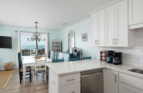 North Topsail Beach House | OCEANFRONT and sweeping views of the Atlantic. Steps to the beach.