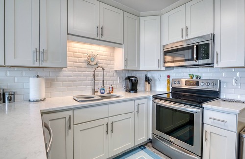 North Topsail Beach House | OCEANFRONT and sweeping views of the Atlantic. Steps to the beach.