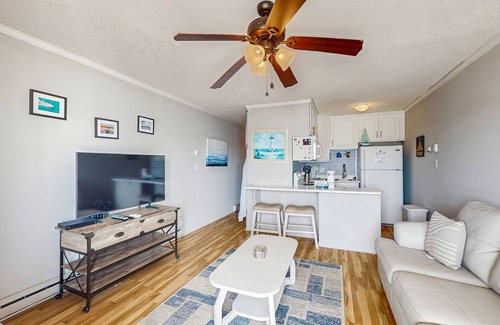 Sneads Ferry Condo | Oceanfront Topsail Reef condo with fast AC & WiFi - beach access & tennis