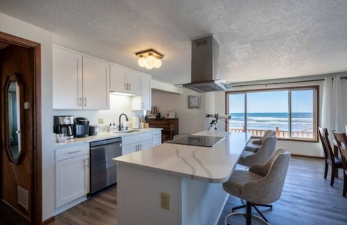 Rockaway Beach House | Oceanfront Vacation House - Pet Friendly
