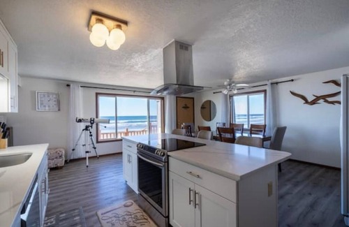 Rockaway Beach House | Oceanfront Vacation House - Pet Friendly