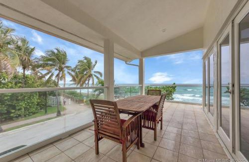 Hollywood House | Oceanfront Villa On Semi-Private Holywood Beach