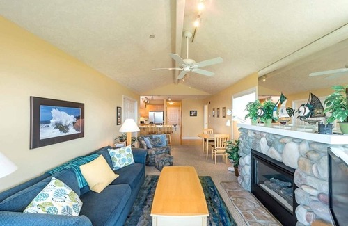 Depoe Bay Condo | Oceanfront, Whale Watching, Pool | Whalers Loft
